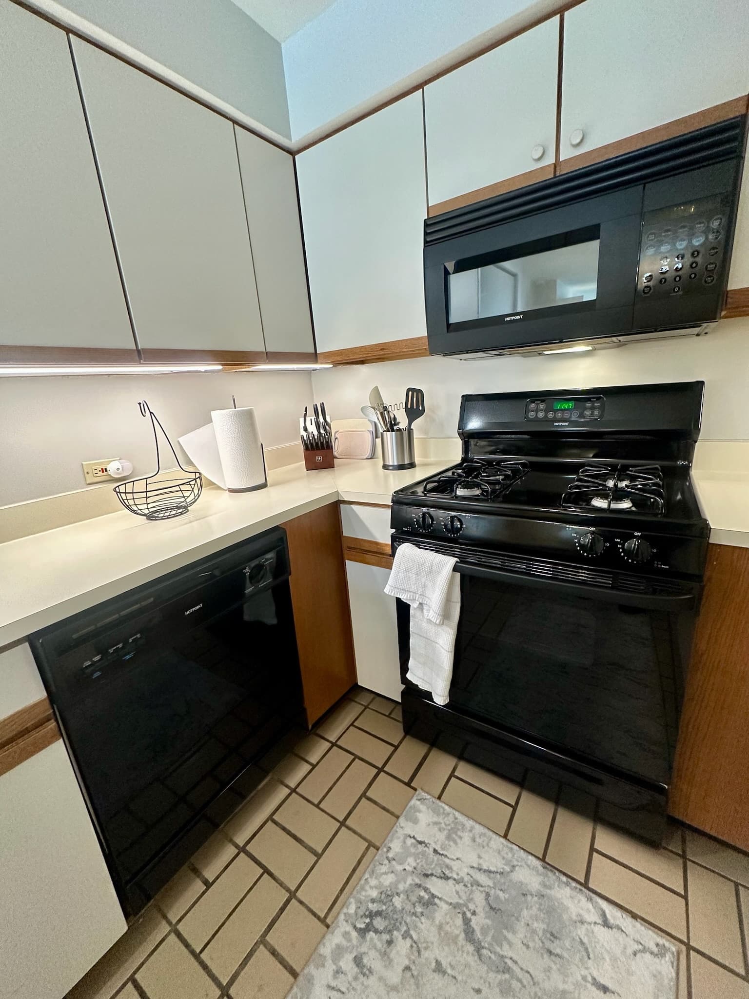 Kitchen range and counters